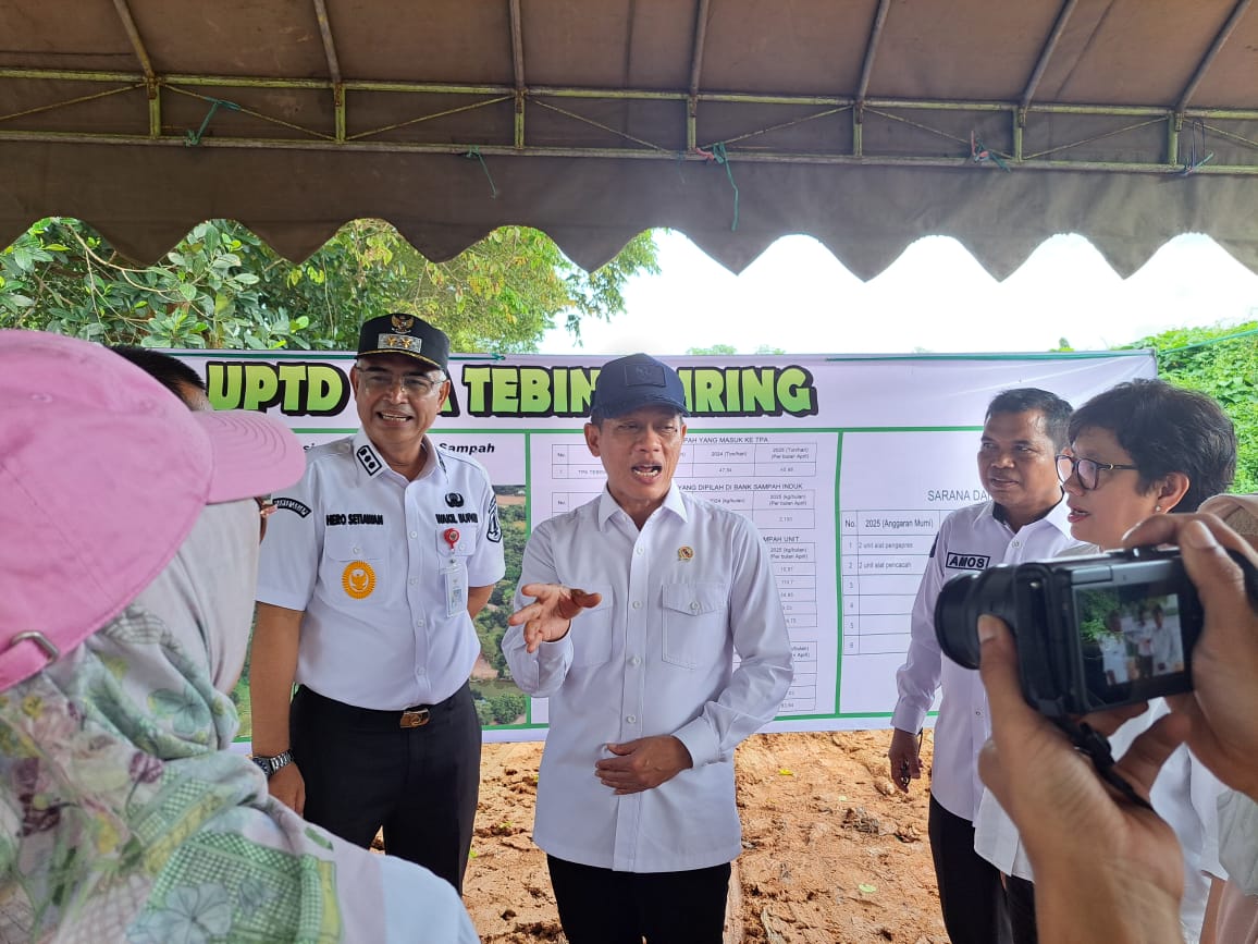 Menteri Lingkungan Hidup RI Tinjau TPA Tebing Liring, Polres HSU Amankan Kunjungan dengan Ketat