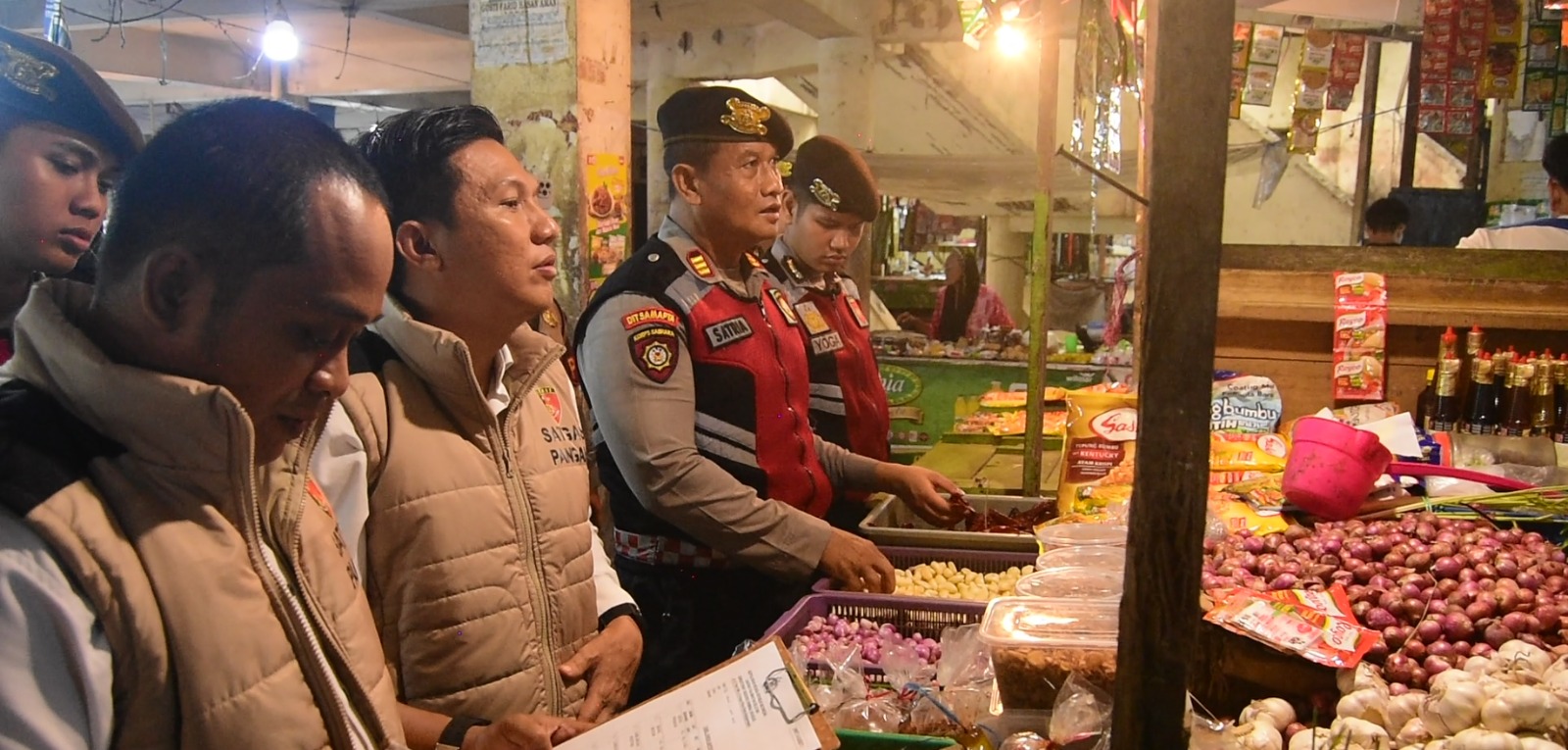 Satgas Pangan Polda Kalsel Sambangi Pasar Ahad Kertak Hanyar, Cek Harga Sembako