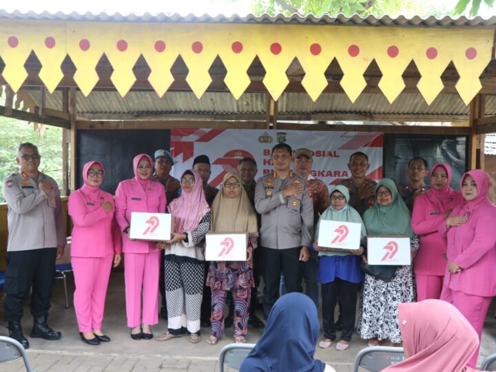 Sambut Hari Bhayangkara ke-79, Polres Metro Tangerang Kota Bagi 2.000 Paket Bantuan Sosial di Slum Area