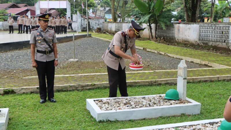 Jelang HUT Bhayangkara ke-79, Kapolres HST Pimpin Upacara Ziarah dan Tabur Bunga di Makam Pahlawan Taman Kesuma Bangsa Batu Benawa