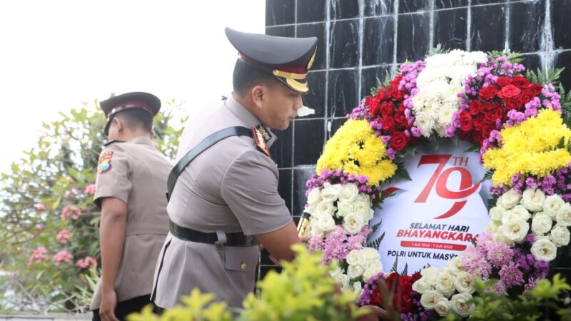 Kapolresta Banyuwangi Pimpin Ziarah Rombongan di TMP Wisma Raga Satria
