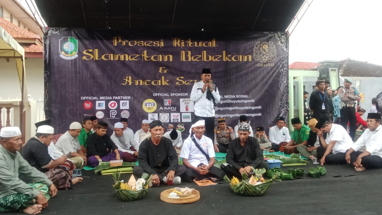 Masyarakat Desa Singolatren Gelar Prosesi Ritual Slametan Bebekan dan Ancak Sewu