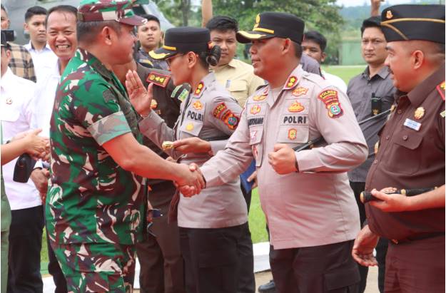 Kapolres Simalungun Sambut Kunjungan Kerja Kepala Staf TNI AD Dalam Upaya Penguatan Sinergi TNI-Polri 
