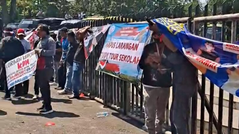 Solidaritas Para Pekerja Pariwasata Jawa Barat (P3IB), Gelar Aksi Demo,Minta di Cabut Surat Edaran Larangan Study Tour  Kebijakan Gubernur Jabar 