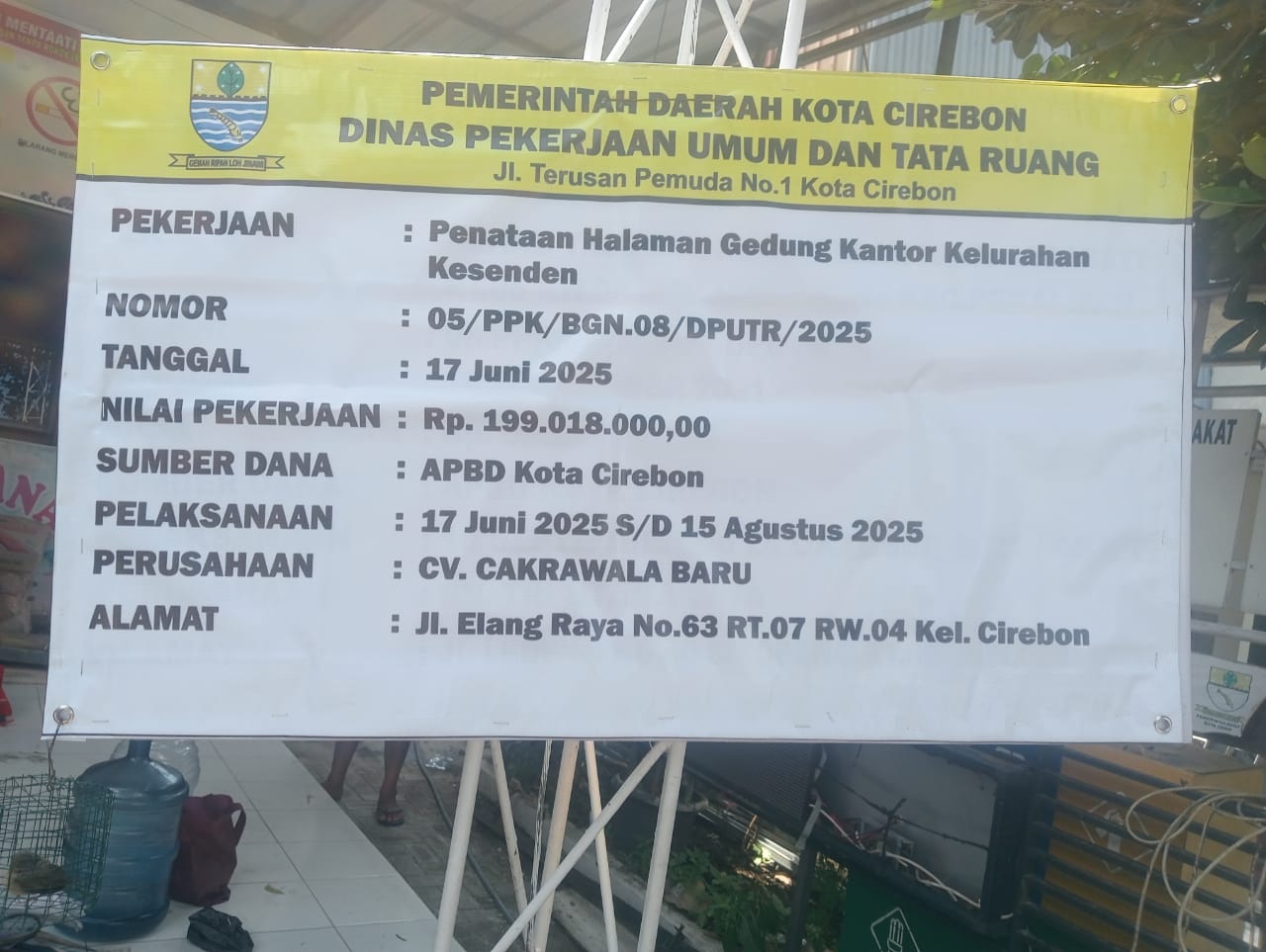 Diduga Pengerjaan Penataan Halaman Gedung Kantor Kelurahan Kesenden, Banyak Pelanggaran Yang di Lakukan oleh CV.Cakrawala Baru