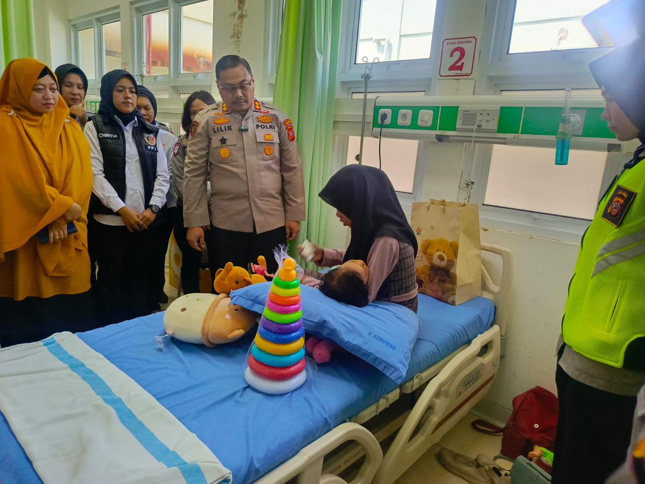 Berikan Trauma Healing, Polwan Dampingi Anak Korban Kekerasan Di Kecamatan Cibatu