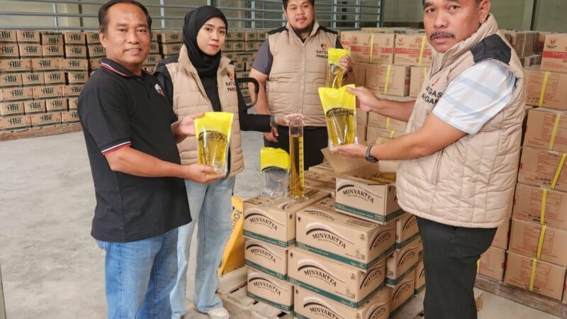 Satgas Pangan Ditreskrimsus Polda Kalsel Periksa Stok Minyakita di Gudang PT.Sarimekar