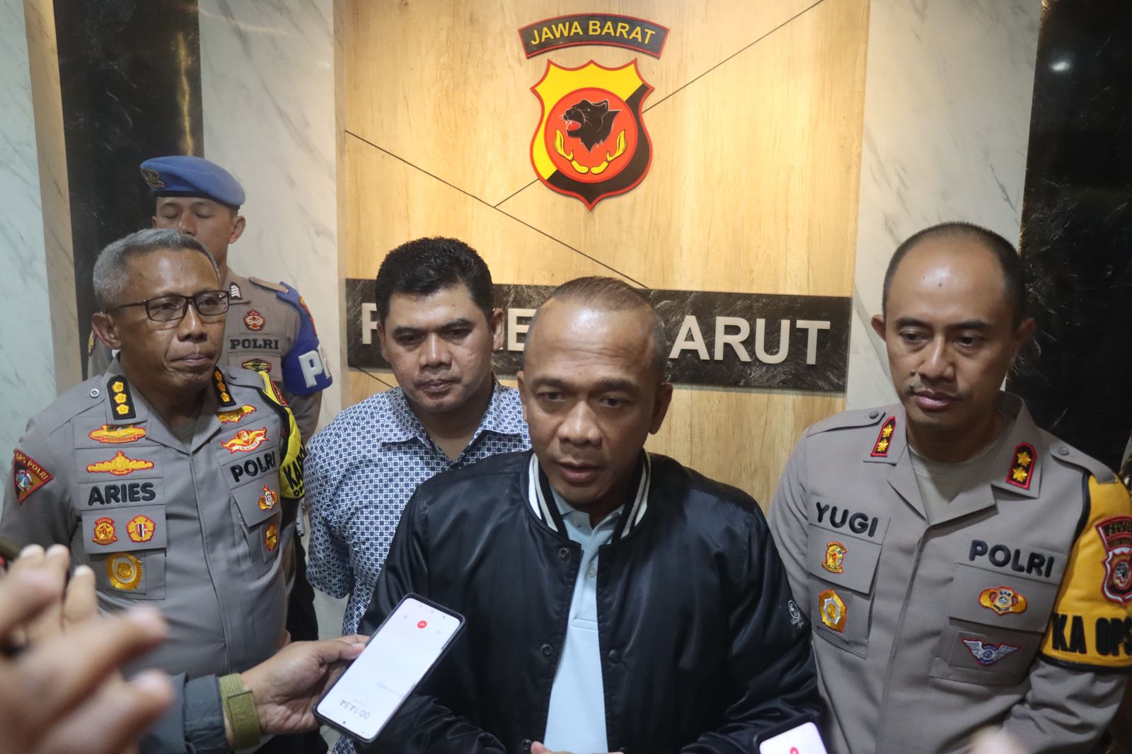 Kapolda Jabar Ucapkan Bela Sungkawa Atas Gugurnya Satu Anggota Kepolisian Saat Bertugas dan 2 Warga Masyarakat dalam Pesta Rakyat di Garut