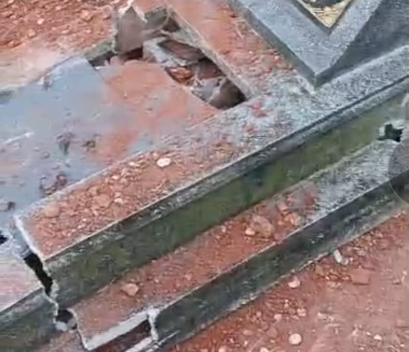Pengrusakan Tempat Pemakaman Umum (TPU ) Pasum-Pasos Perumahan Griya Cimangir, Diduga Dilakukan oleh Pemilik Plang LIM T JIN SIONG 
