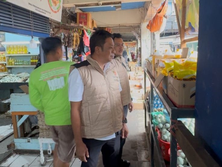Satgas Pangan Ditreskrimsus Polda Kalsel Lakukan Pengecekan Minyak Goreng di Pasar Antasari