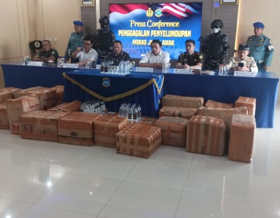 Lanal Banyuwangi Berhasil Gagalkan Penyelundupan 2.014 Botol Arak Bali ke Pulau Jawa