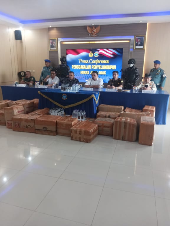 Lanal Banyuwangi Berhasil Gagalkan Penyelundupan 2.014 Botol Arak Bali ke Pulau Jawa