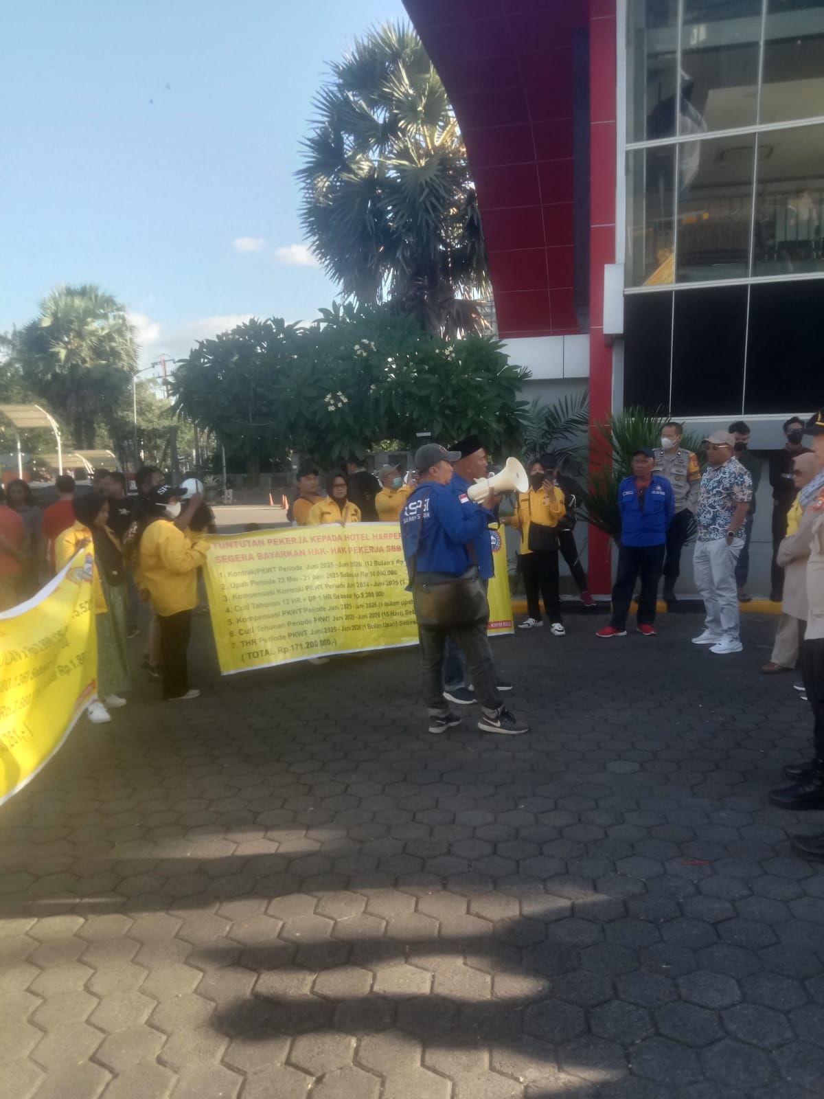 FSP NIBA KSPSI Sulsel Demo Hotel Harper Makassar