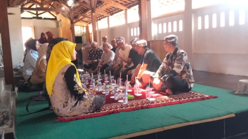 Peringati Hari Kemerdekaan Republik Indonesia 17 Agustus 1945 ,Pangdam III Siliwangi Jawa Barat,Lakukan Ziarah ke Makam Sunan Gunung Jati di Cirebon.