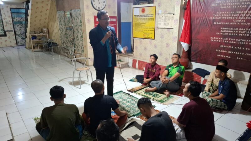 Malam Spiritualitas: Mahasiswa Gontor Motivasi Residen LRPPN BI Banyuwangi