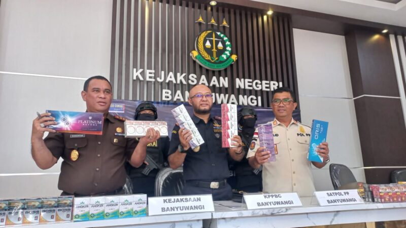 Bongkar Jaringan Rokok Ilegal, Bea Cukai Tangkap Pemilik Toko di Kalibaru