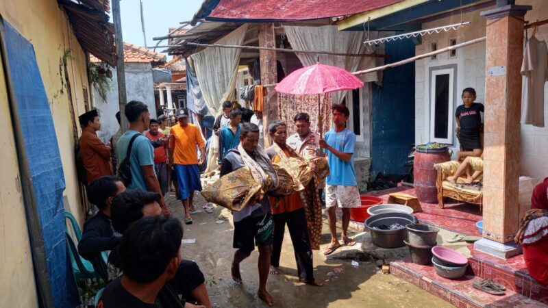 Haru Warnai Pemakaman Bocah Korban Tenggelam, Polisi dan Warga Antarkan Kepergian