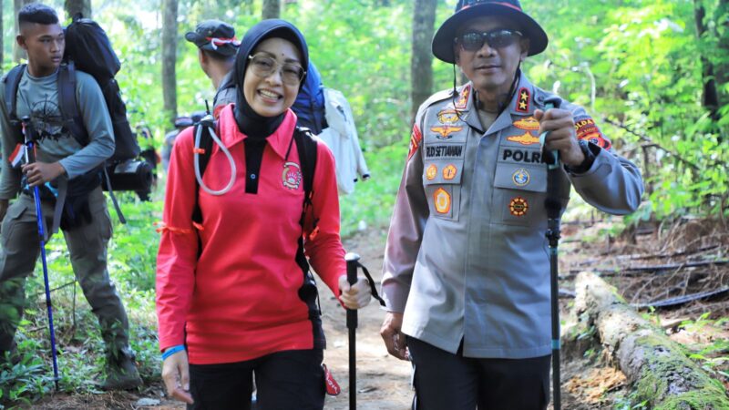 Ibu Kapolda Jabar, Diana Rudi Setiawan Satu-Satunya Ketua Bhayangkari sampai Puncak Gunung Ciremai, Melesat Bak Panah Srikandi
