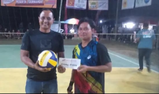 Kapolsek Muara Sabak Apresiasi Turnamen Bola Voli Tingkat RT,di Kelurahan Talang Babat