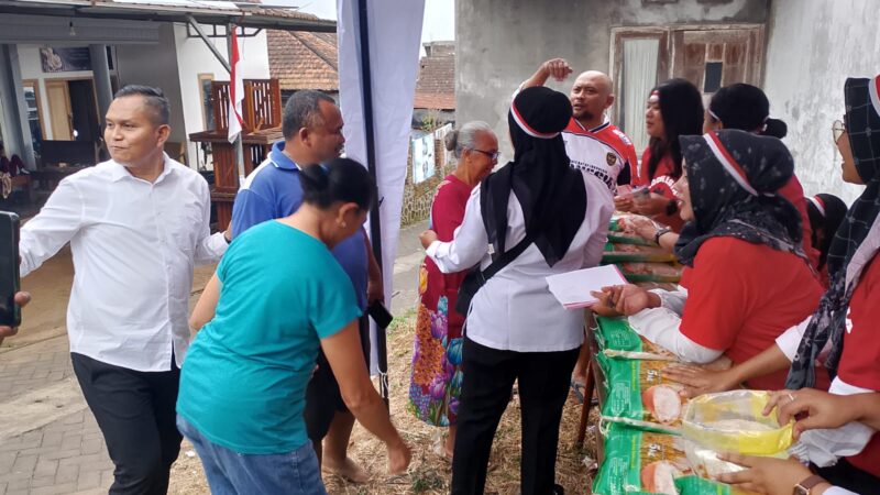 Menyambut HUT RI ke-80,Polres Batu Jual Sembako Murah Guna Membantu Masyarakat Junrejo 