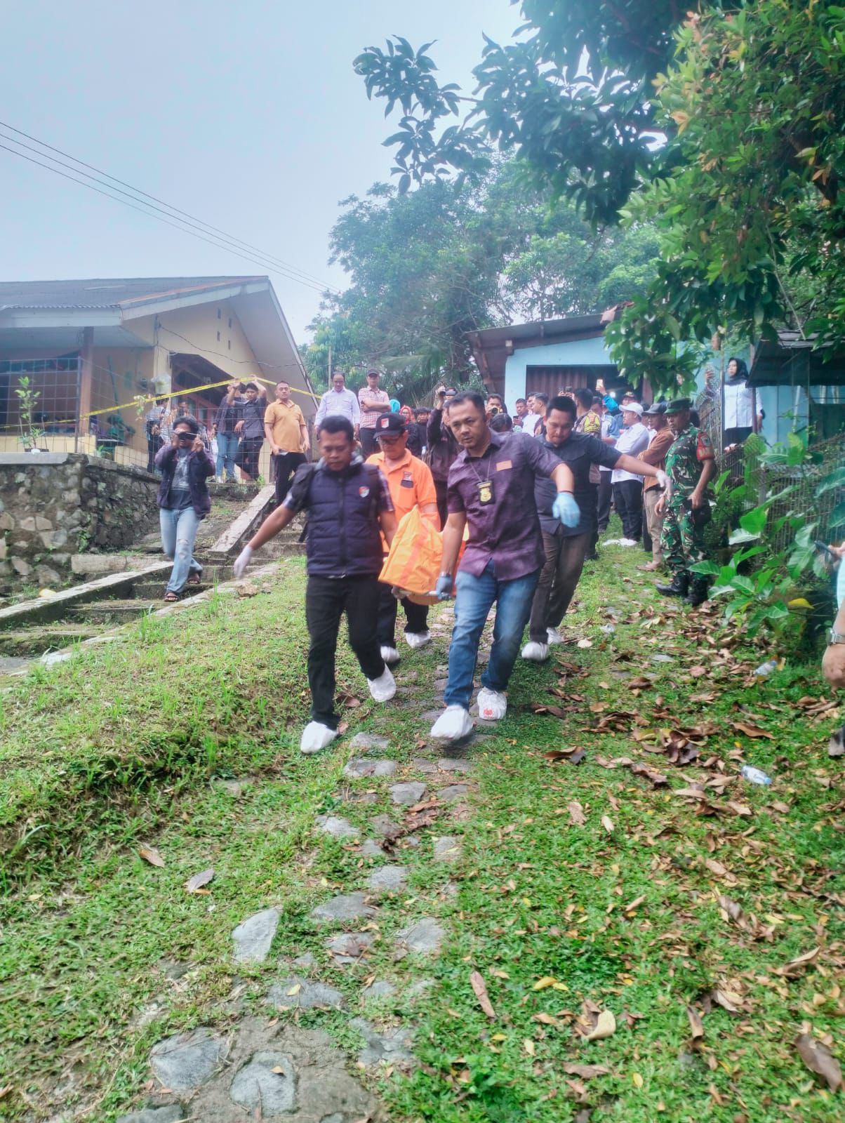 Jasad Wanita Bersimbah Darah Ditemukan di Perumahan Purwakarta