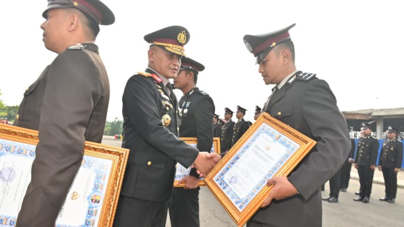 Moment Kemerdekaan Republik Indonesia, Polda Kalsel Berikan Penghargaan Kepada 22 Personel Berprestasi