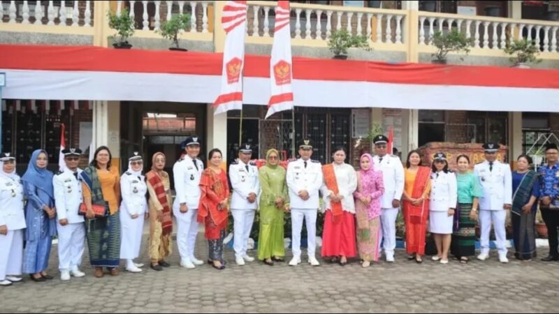 HUT RI ke-80 Camat Tuntungan Pembina Upacara di SD-SMP Asisi Medan