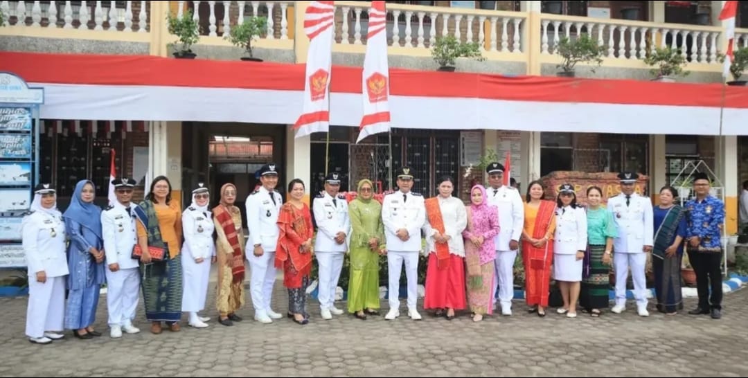 HUT RI ke-80 Camat Tuntungan Pembina Upacara di SD-SMP Asisi Medan