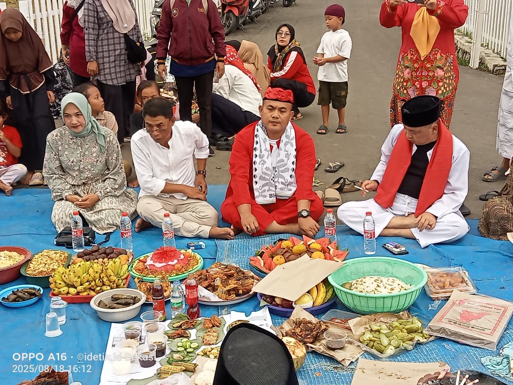 Warga Kampung Ciranggon Cikarang Timur Menggelar Acara Babaritan