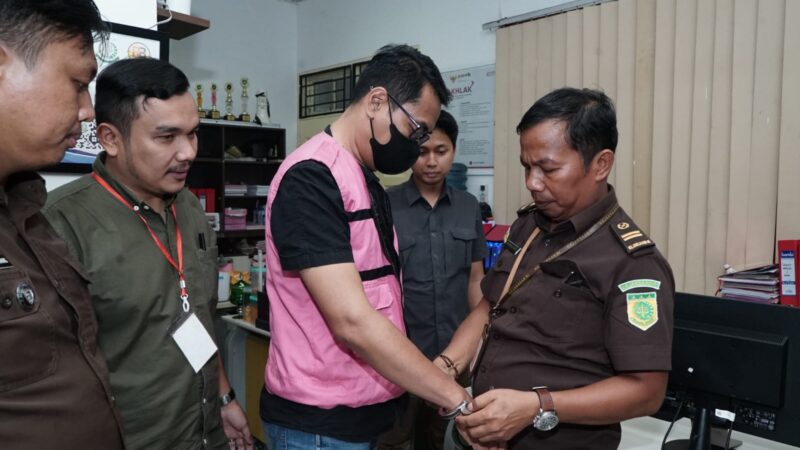 Penyidikan Selesai, Tersangka Dugaan Korupsi Penyaluran Kredit Pada PT.Bank Sumut Cabang Melati Diserahkan Kepada JPU