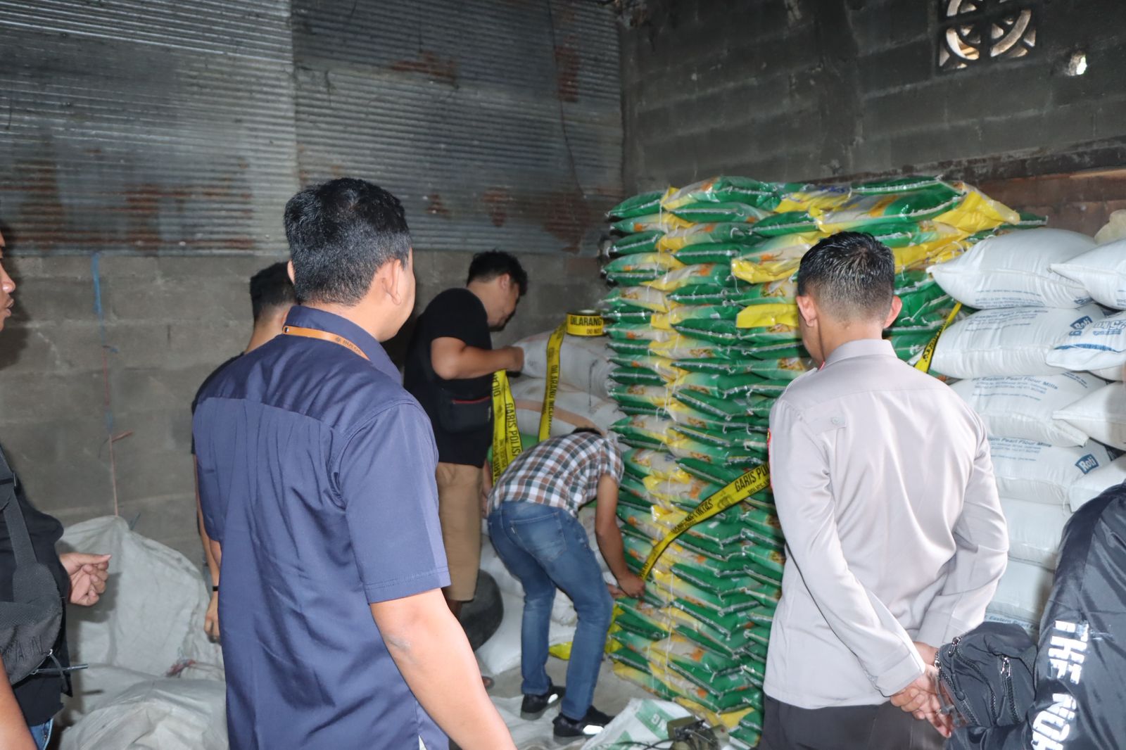 Polda Kalsel Ungkap Praktek Beras Oplosan Berkemas Bulog di Batang Alai Utara HST