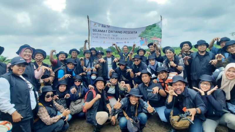 Media Field Trip FJM Sumsel, SKK Migas dan KKKS, Tanam Mangrove Demi Paru-paru Dunia