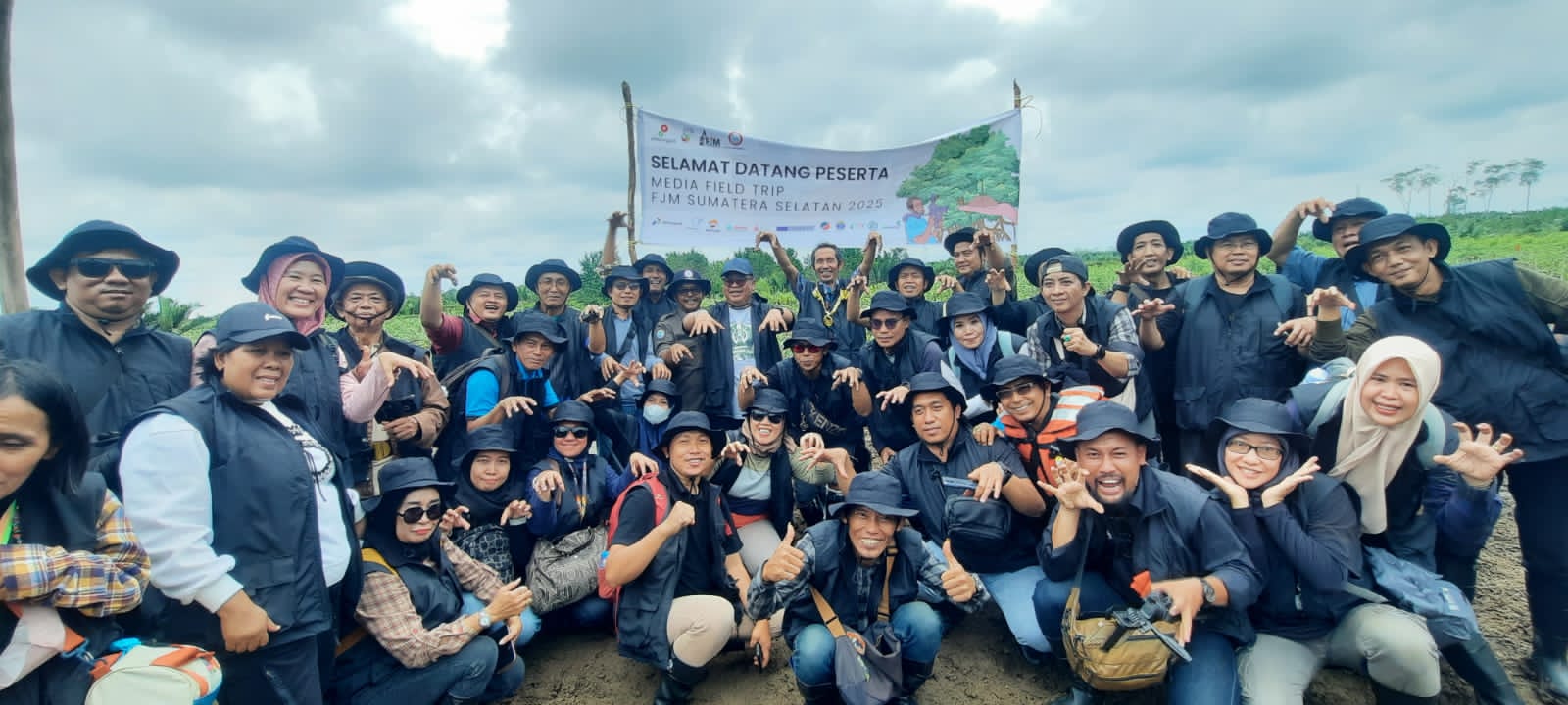 Media Field Trip FJM Sumsel, SKK Migas dan KKKS, Tanam Mangrove Demi Paru-paru Dunia