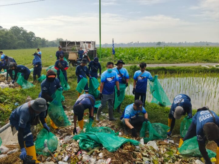 Aksi Bersih-Bersih Sungai di Desa Karang Bendo Libatkan Puluhan Relawan dan Aktivis Lingkungan