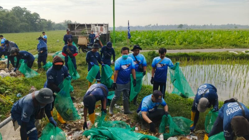 Aksi Bersih-Bersih Sungai di Desa Karang Bendo Libatkan Puluhan Relawan dan Aktivis Lingkungan