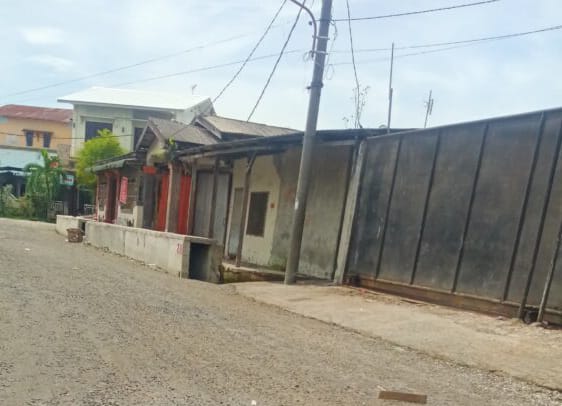 Pernah Digerebek BAIS, Kini Gudang Penampung BBM Ilegal di Jln Hiu Kembali Buka