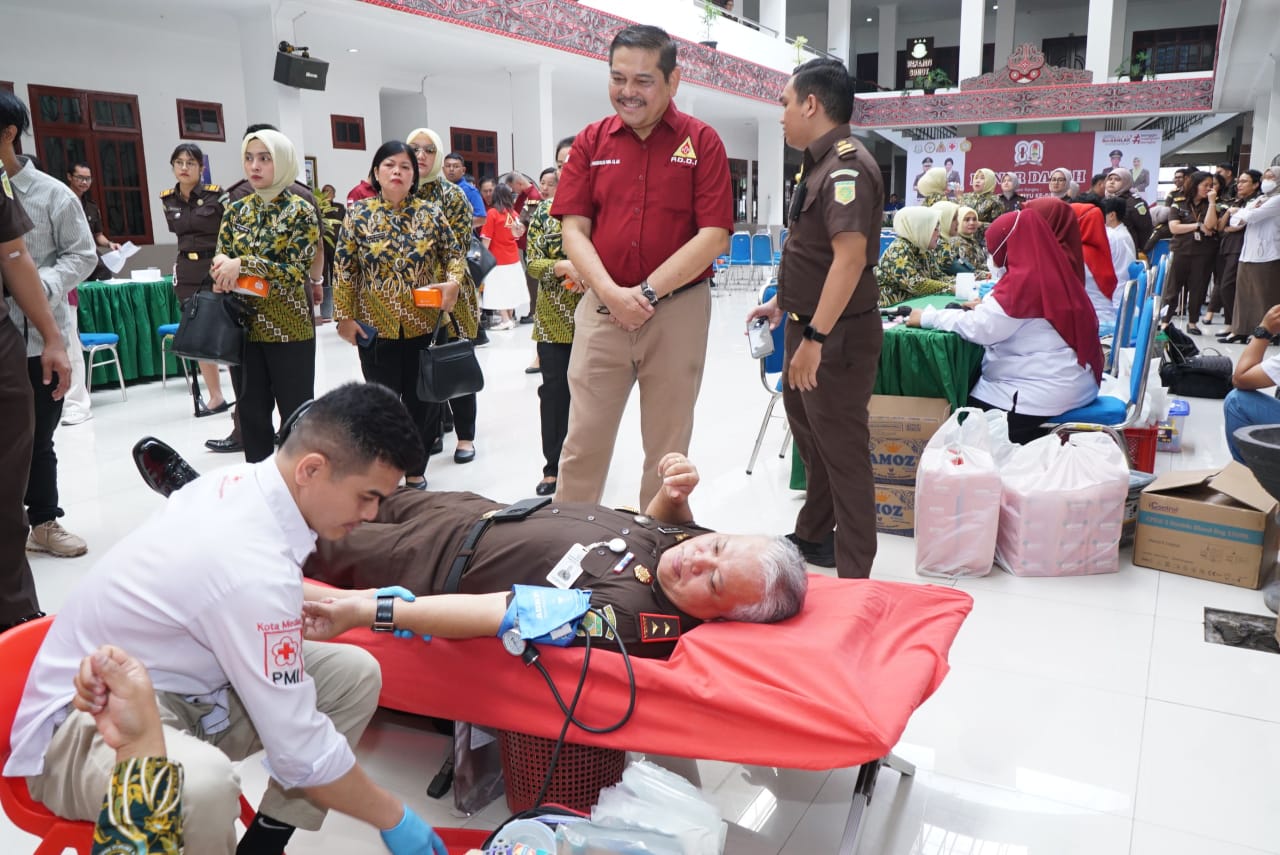 Sambut Hari Lahir Kejaksaan R.I Ke-80, Kejati Sumut Gelar Donor Darah