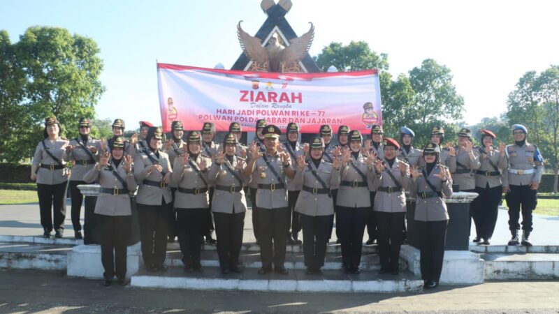 Kapolda Jabar Pimpin Ziarah dan Tabur Bunga di TMP Cikutra Bandung Jelang HUT Polwan Ke 77, Tekankan Nilai Kejuangan Pahlawan
