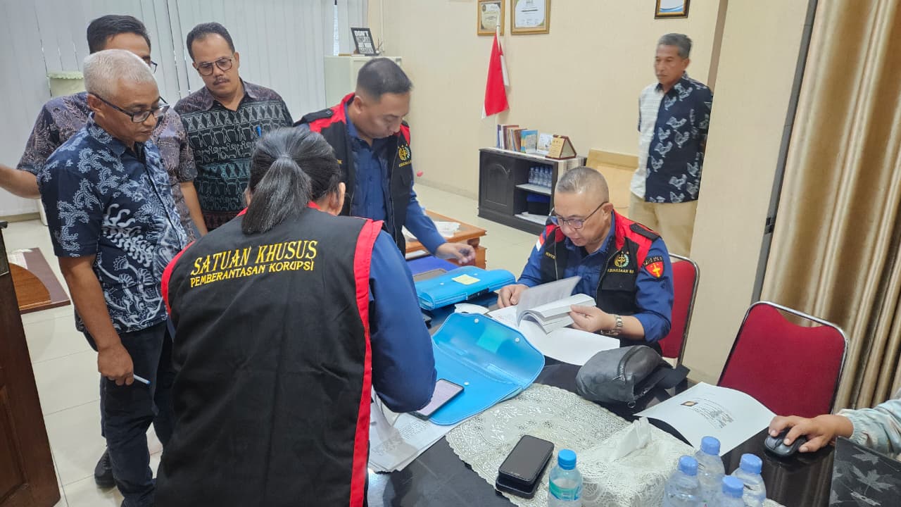 Penyidik Kejaksaan Tinggi Sumatera Utara Geledah Kantor PTPN 1 dan 5 Lokasi Lainnya