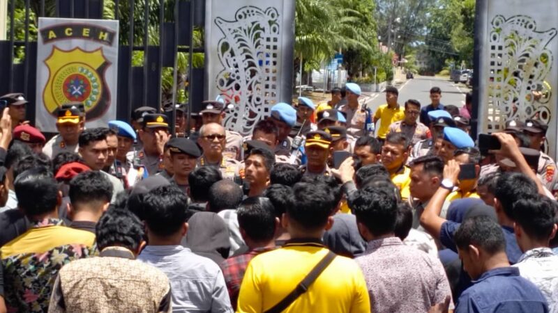 Kapolda Aceh Temui Pendemo: Terima Kasih Sudah Sampaikan Aspirasi dengan Tertib