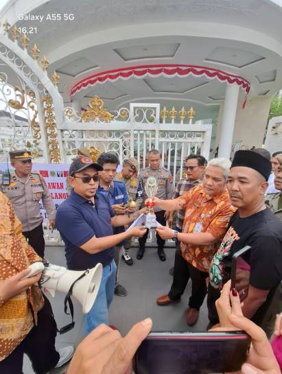Protes Barak-Barak Narkoba & Judi ,Kapolda & Gubernur Sumatera Utara “Dihadiahi” Piala, Ayam Hingga Bebek