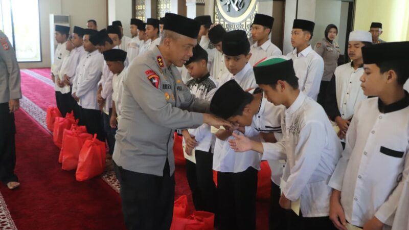 Kapolda Jabar Gelar Doa Bersama dengan Anak Yatim dan Personel Polda untuk Kedamaian Bangsa