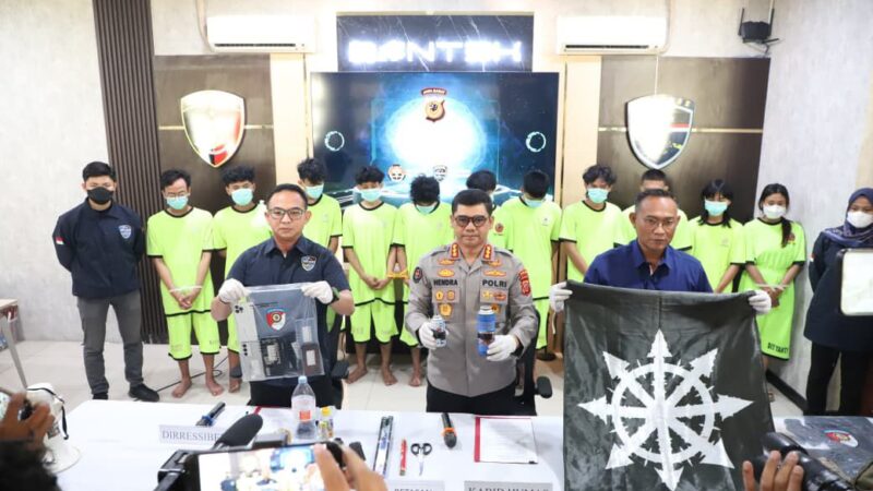 Polda Jabar Ungkap 12 Tersangka Kasus Bom Molotov, 11 Dihadirkan dalam Konferensi Pers