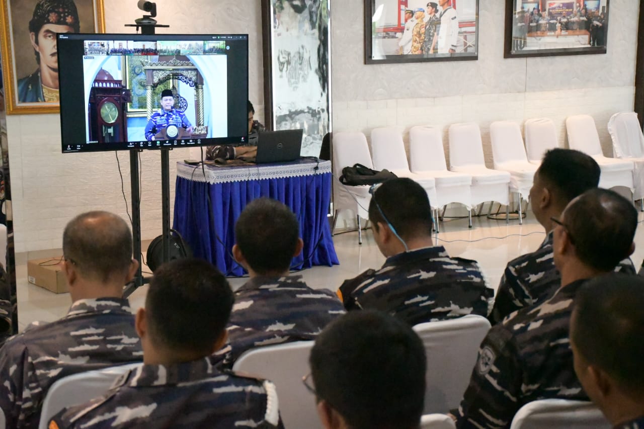 Perkuat Iman dan Taqwa, Prajurit Lanal Palembang Ikuti Ceramah Agama Online