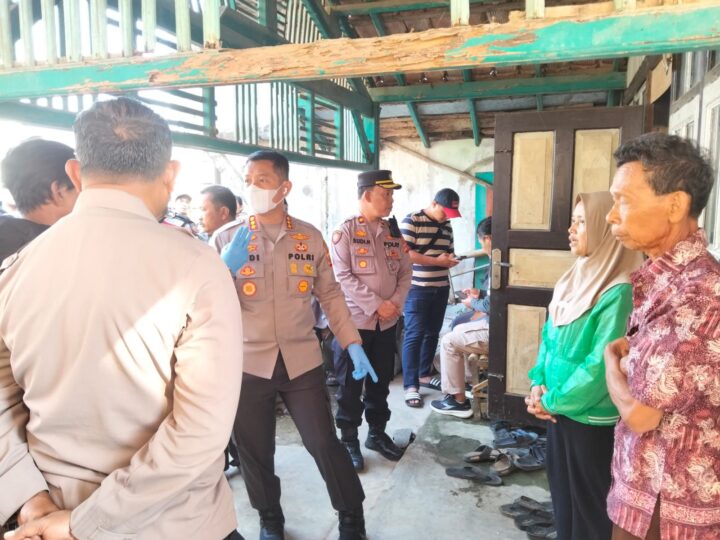 Kapolresta Bandung Pimpin Evakuasi Mayat Seorang Ibu Yang Diduga Bunuh Diri dan Jerat Leher 2 Putranya
