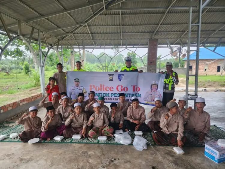 Peringati Maulid Nabi Muhammad SAW 1447 H, Satlantas Polres Tanjabtim Kunjungi Pondok Pesantren Modern Hafizhun Alim di Kelurahan Nibung Putih