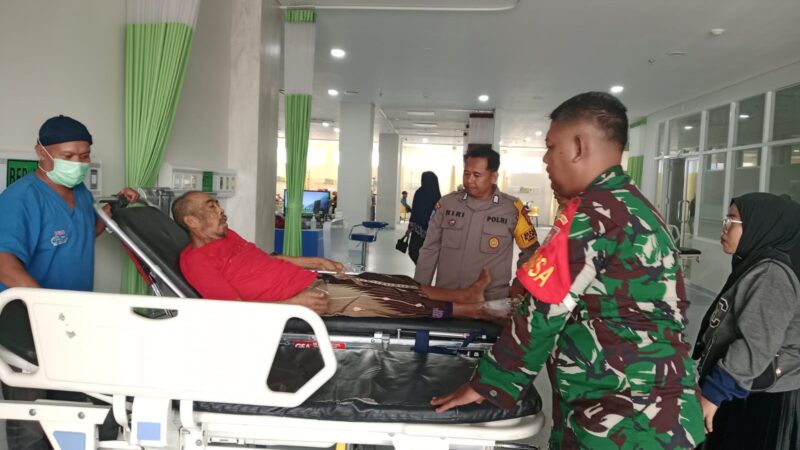 Sinergritas TNI-POLRI, Babinsa Koramil 1002-06/Barabai dan Bhabinkamtibmas Polres HST Polda Kalsel Evakuasi Warga Binaannya 