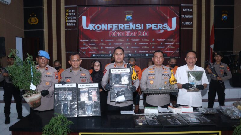 Operasi Tumpas Narkoba Polres Blitar Kota Amankan 9 Tersangka 1 Diantaranya Pemilik Lahan Ganja