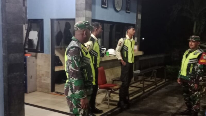 Pastikan Wilayah Aman,Babinsa Aktif Laksanakan Patroli Malam