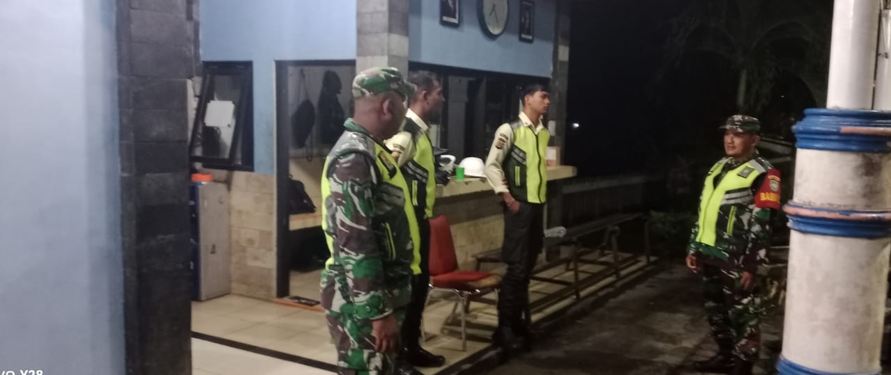 Pastikan Wilayah Aman,Babinsa Aktif Laksanakan Patroli Malam